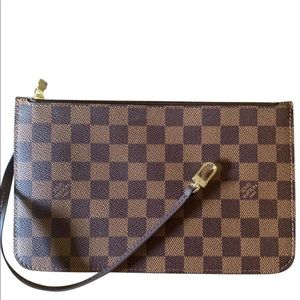 Brand new Louos Vuitton Neverfull Pouch
